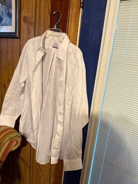 Izod Men's White Button-Down Dress Shirt